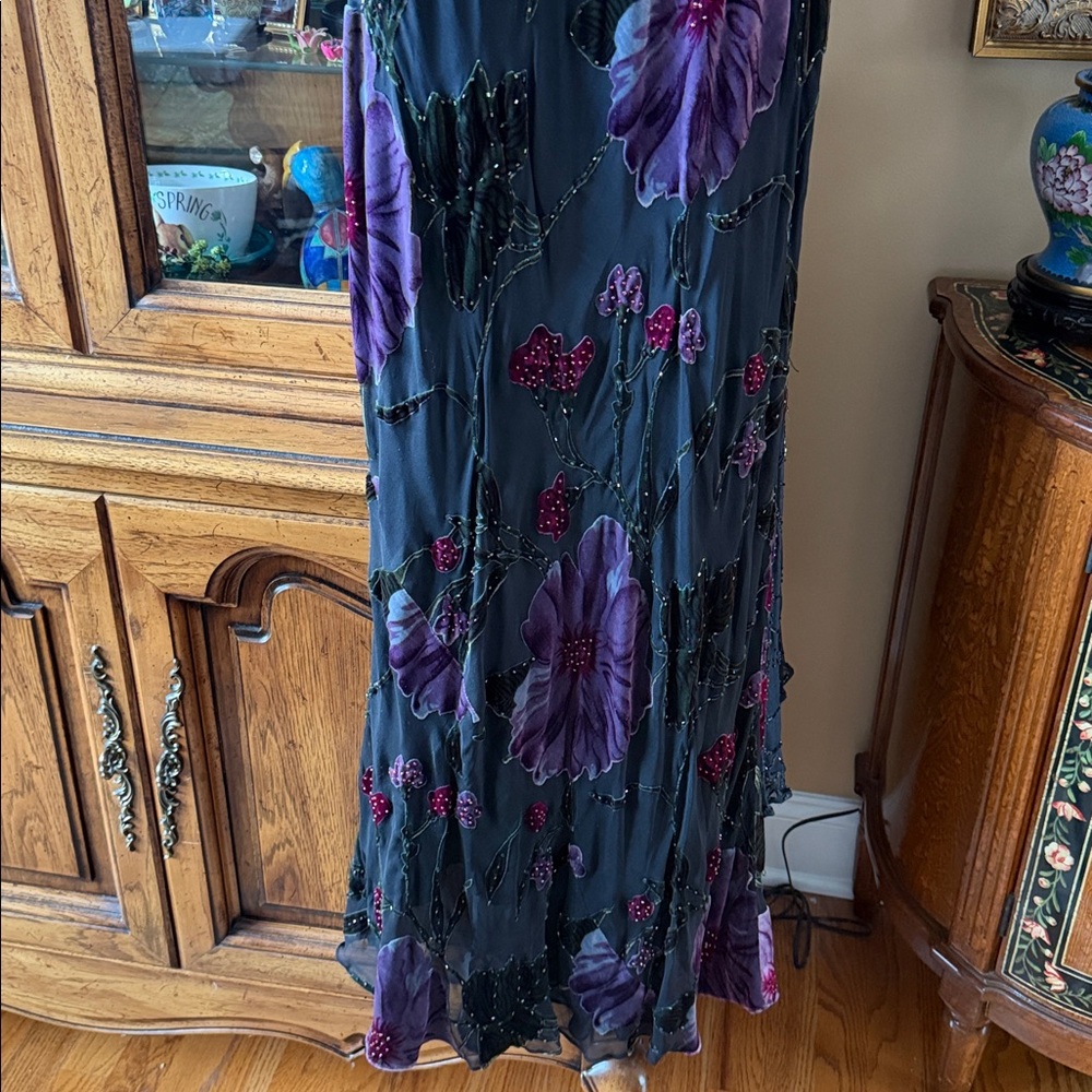 SueWongBeadedSilkBurnoutVelvet&SHAWLCowlNecklineClings&DrapesflatteringFEMININE8 - Picture 11 of 16